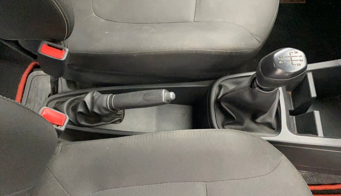 2023 Renault Kwid RXL 1.0 (O), Petrol, Manual, 15,885 km, Gear Lever