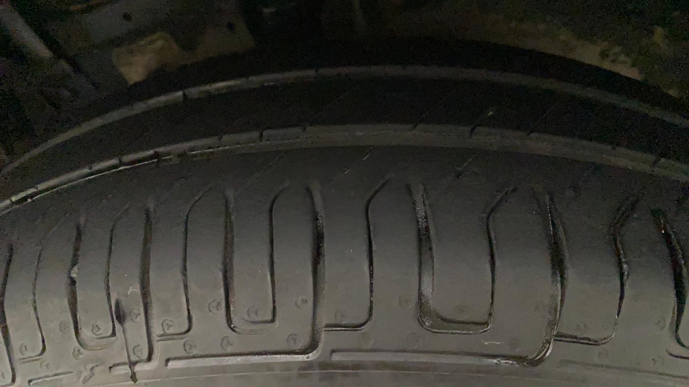 2013 Maruti Swift Dzire VXI, Petrol, Manual, 47,225 km, Right Rear Tyre Tread