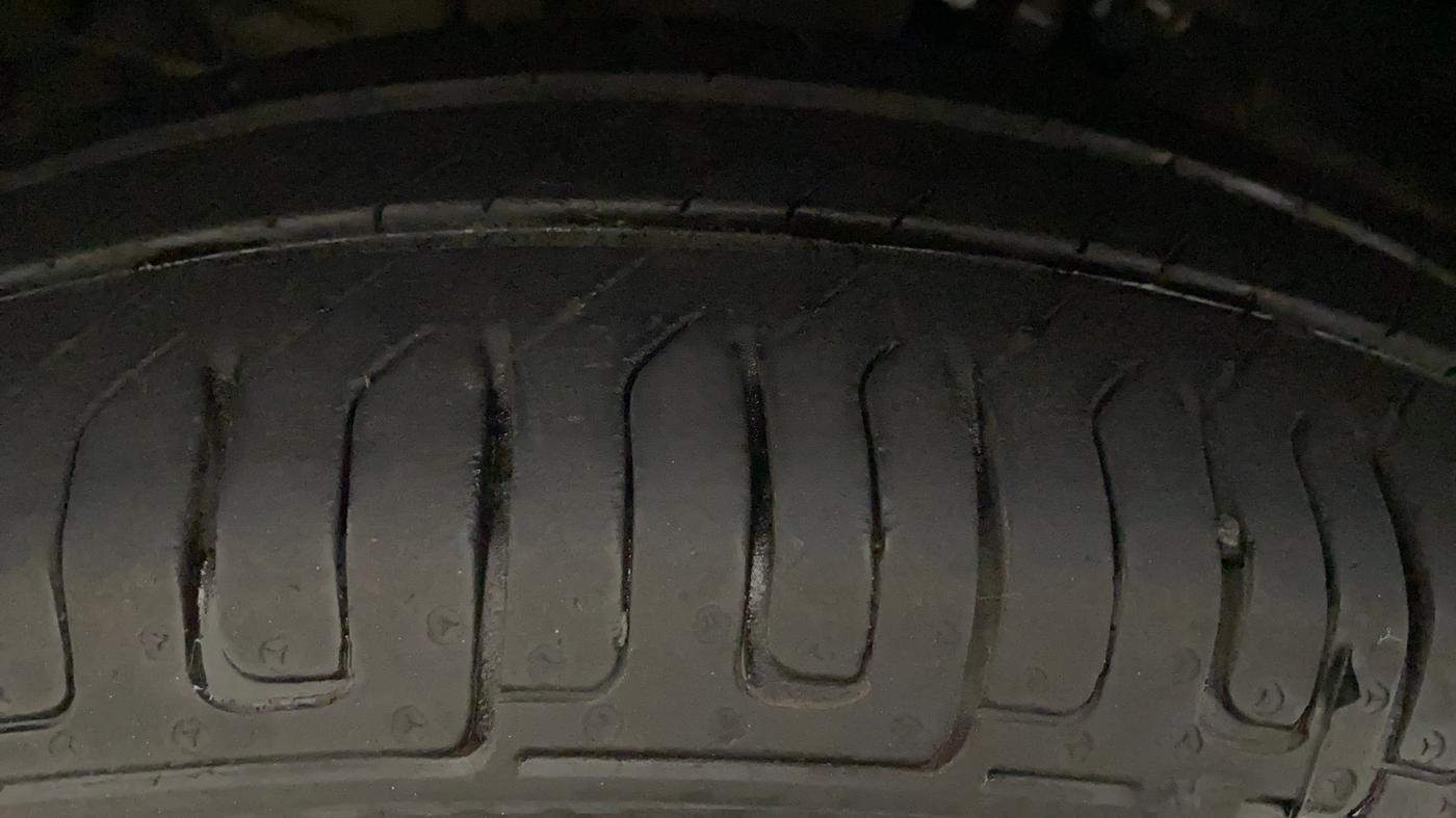 2013 Maruti Swift Dzire VXI, Petrol, Manual, 47,225 km, Right Front Tyre Tread