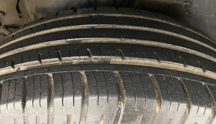 2017 Mahindra XUV500 W10 AT FWD, Diesel, Automatic, 25,600 km, Right Rear Tyre Tread