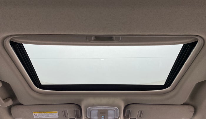 2017 Mahindra XUV500 W10 AT FWD, Diesel, Automatic, 25,600 km, Moonroof/ Sunroof
