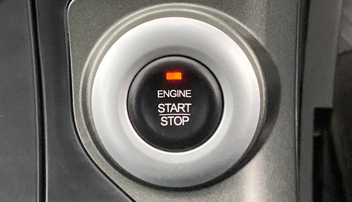 2017 Mahindra XUV500 W10 AT FWD, Diesel, Automatic, 25,600 km, Keyless Start/ Stop Button