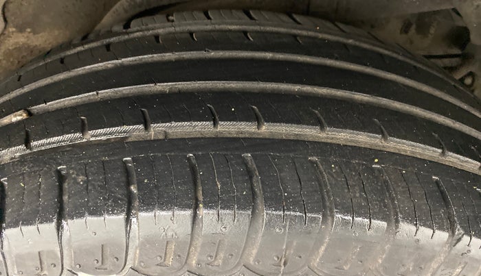 2017 Mahindra XUV500 W10 AT FWD, Diesel, Automatic, 25,600 km, Left Rear Tyre Tread