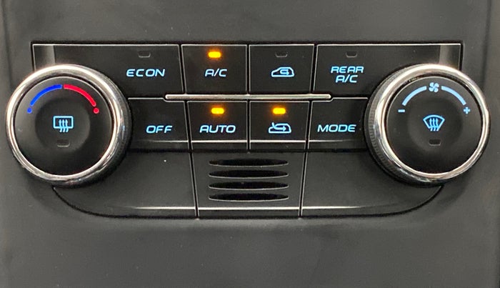 2017 Mahindra XUV500 W10 AT FWD, Diesel, Automatic, 25,600 km, Automatic Climate Control