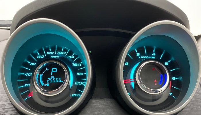 2017 Mahindra XUV500 W10 AT FWD, Diesel, Automatic, 25,600 km, Odometer Image