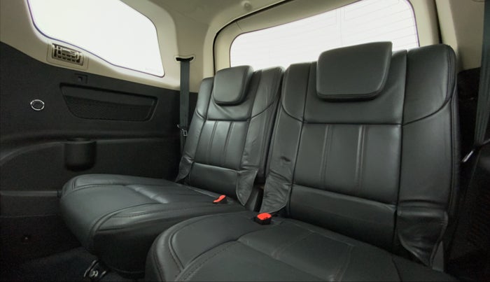 2017 Mahindra XUV500 W10 AT FWD, Diesel, Automatic, 25,600 km, Third Seat Row ( optional )