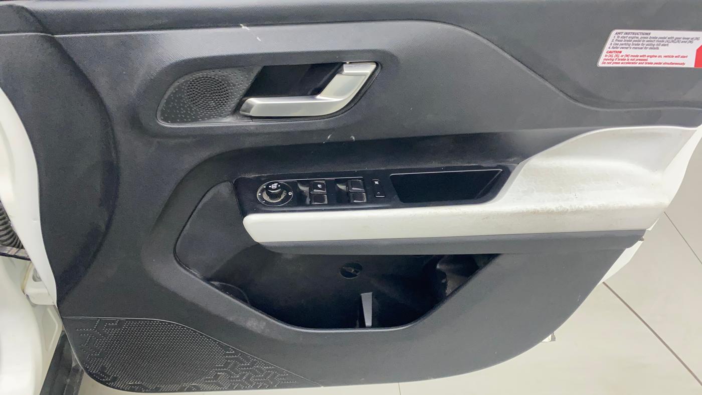 2022 Tata PUNCH CREATIVE  AMT, Petrol, Automatic, 11,793 km, Driver Side Door Panels Control
