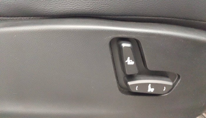 2023 MG HECTOR PLUS SAVVY PRO 1.5 TURBO CVT 7 STR, Petrol, Automatic, 44,800 km, Driver Side Adjustment Panel