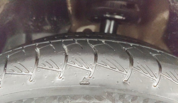 2023 MG HECTOR PLUS SAVVY PRO 1.5 TURBO CVT 7 STR, Petrol, Automatic, 44,800 km, Left Front Tyre Tread