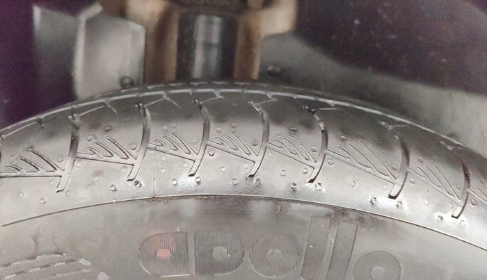 2023 MG HECTOR PLUS SAVVY PRO 1.5 TURBO CVT 7 STR, Petrol, Automatic, 44,800 km, Right Rear Tyre Tread