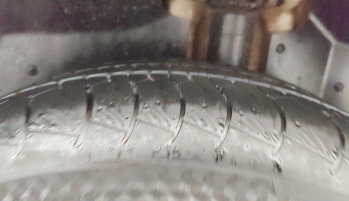 2023 MG HECTOR PLUS SAVVY PRO 1.5 TURBO CVT 7 STR, Petrol, Automatic, 44,800 km, Left Rear Tyre Tread