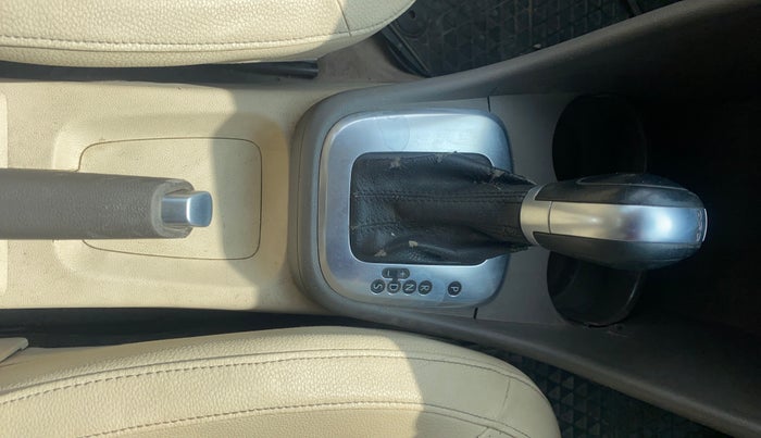 2015 Volkswagen Vento HIGHLINE PLUS 1.2 AT 16 ALLOY, Petrol, Automatic, 76,519 km, Gear Lever