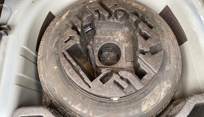 2015 Volkswagen Vento HIGHLINE PLUS 1.2 AT 16 ALLOY, Petrol, Automatic, 76,519 km, Spare Tyre