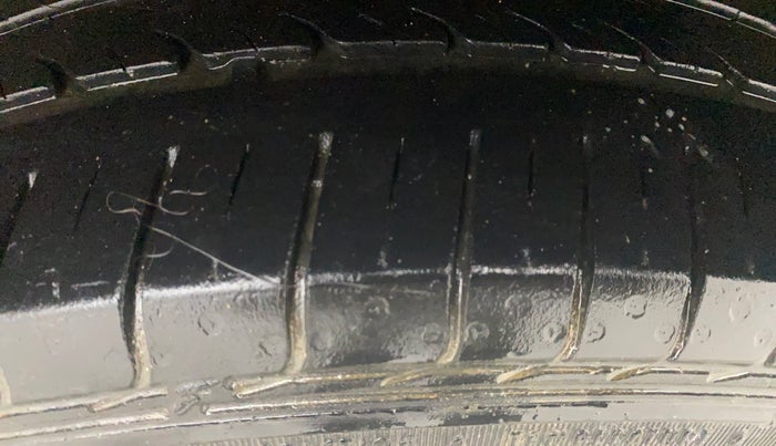 2015 Volkswagen Vento HIGHLINE PLUS 1.2 AT 16 ALLOY, Petrol, Automatic, 76,519 km, Left Rear Tyre Tread