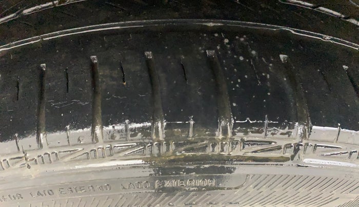 2015 Volkswagen Vento HIGHLINE PLUS 1.2 AT 16 ALLOY, Petrol, Automatic, 76,519 km, Right Rear Tyre Tread