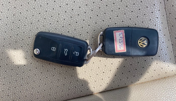 2015 Volkswagen Vento HIGHLINE PLUS 1.2 AT 16 ALLOY, Petrol, Automatic, 76,519 km, Key Close Up