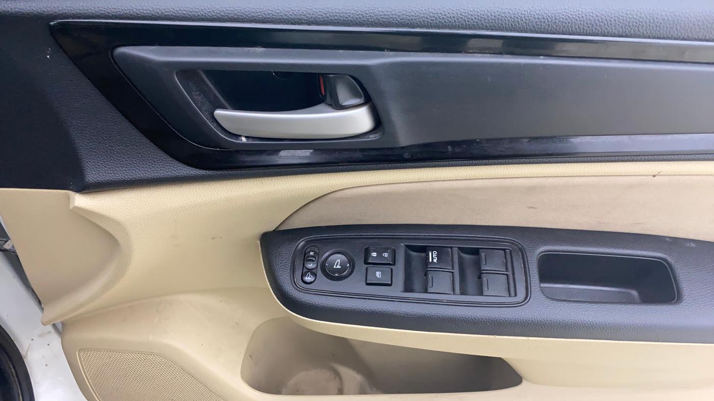 2020 Honda Amaze 1.5L I-DTEC V CVT, Diesel, Automatic, 73,548 km, Driver Side Door Panels Control