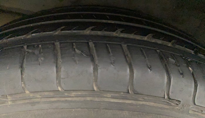 2013 Toyota Corolla Altis VL AT PETROL, Petrol, Automatic, 78,484 km, Right Rear Tyre Tread