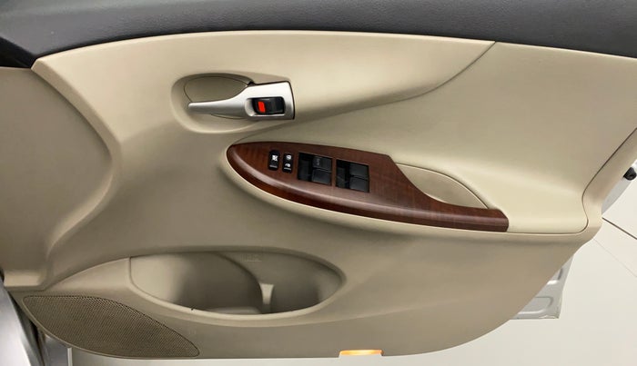 2013 Toyota Corolla Altis VL AT PETROL, Petrol, Automatic, 78,484 km, Driver Side Door Panels Control