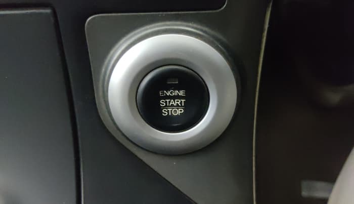 2015 Mahindra XUV500 W10, Diesel, Manual, 1,39,711 km, Keyless Start/ Stop Button