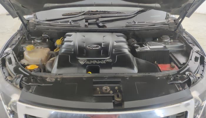 2015 Mahindra XUV500 W10, Diesel, Manual, 1,39,711 km, Engine View