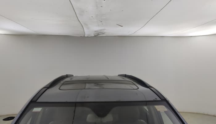 2015 Mahindra XUV500 W10, Diesel, Manual, 1,39,711 km, Moonroof/ Sunroof