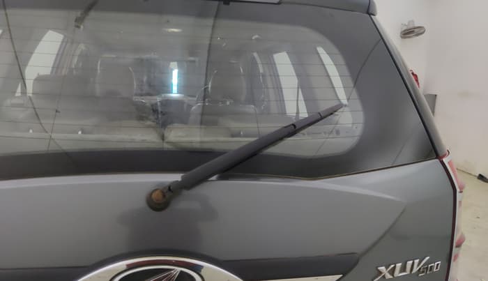 2015 Mahindra XUV500 W10, Diesel, Manual, 1,39,711 km, Rear Wiper