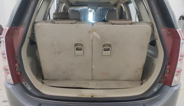 2015 Mahindra XUV500 W10, Diesel, Manual, 1,39,711 km, Boot Inside