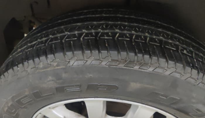 2015 Mahindra XUV500 W10, Diesel, Manual, 1,39,711 km, Right Rear Tyre Tread