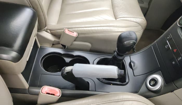 2015 Mahindra XUV500 W10, Diesel, Manual, 1,39,711 km, Gear Lever