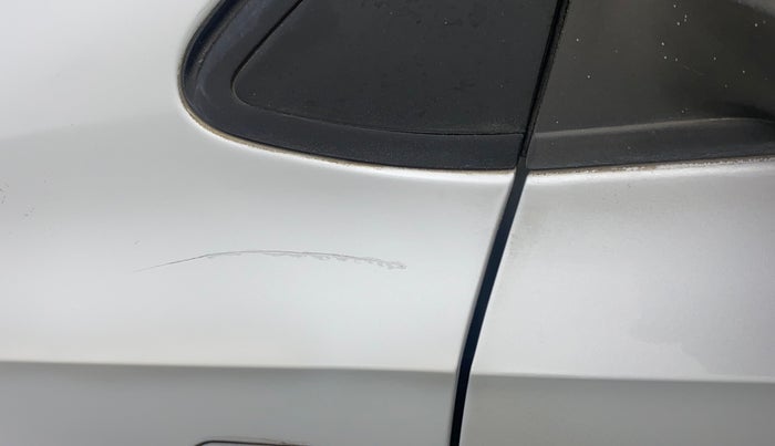 2010 Volkswagen Vento HIGHLINE 1.6 MPI, Petrol, Manual, 1,05,484 km, Left fender - Minor scratches