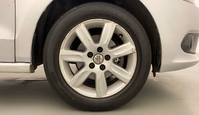 2010 Volkswagen Vento HIGHLINE 1.6 MPI, Petrol, Manual, 1,05,484 km, Right Front Wheel