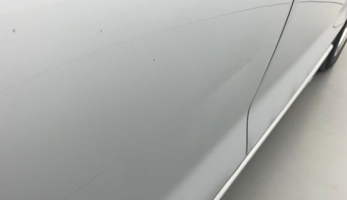 2010 Volkswagen Vento HIGHLINE 1.6 MPI, Petrol, Manual, 1,05,484 km, Right rear door - Slightly dented