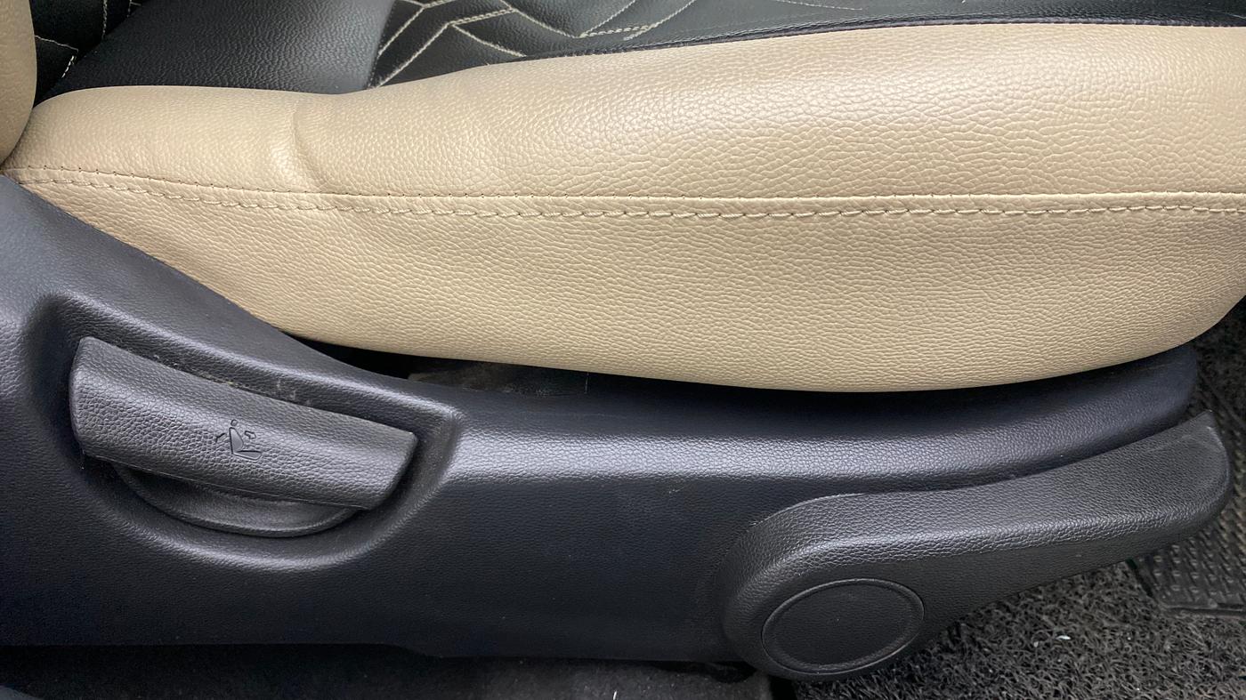 2016 Hyundai Xcent S 1.2, Petrol, Manual, 36,275 km, Driver Side Adjustment Panel