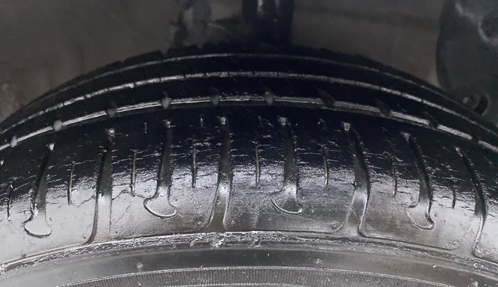 2016 Hyundai Xcent S 1.2, Petrol, Manual, 36,275 km, Right Front Tyre Tread