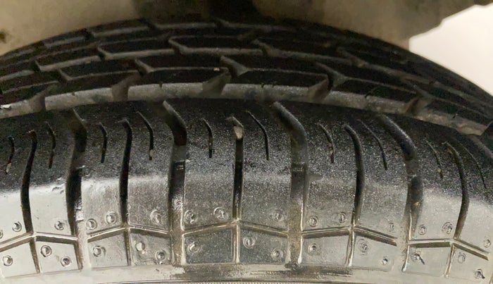 2012 Maruti Ritz LXI, Petrol, Manual, 9,583 km, Left Rear Tyre Tread