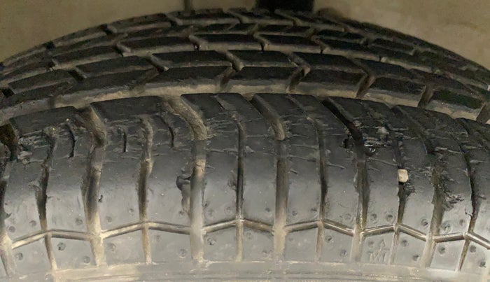 2012 Maruti Ritz LXI, Petrol, Manual, 9,583 km, Right Front Tyre Tread