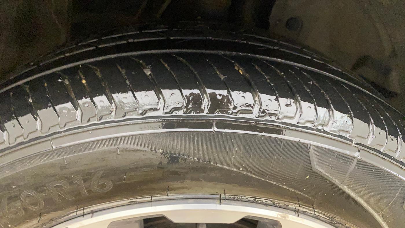 2017 Honda WR-V 1.2L I-VTEC VX MT, Petrol, Manual, 1,01,002 km, Right Front Tyre Tread