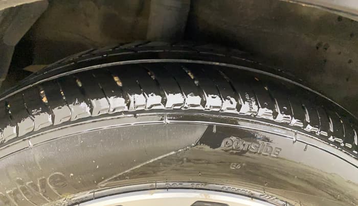 2017 Honda WR-V 1.2L I-VTEC VX MT, Petrol, Manual, 1,01,002 km, Right Rear Tyre Tread