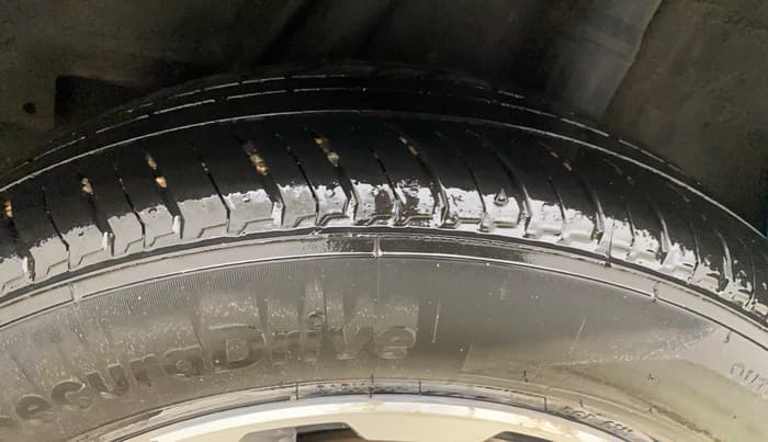 2017 Honda WR-V 1.2L I-VTEC VX MT, Petrol, Manual, 1,01,002 km, Left Rear Tyre Tread