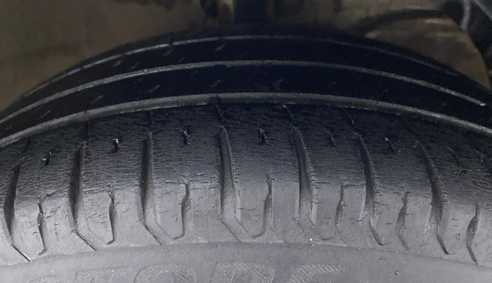 2018 Maruti Dzire ZXI AMT, Petrol, Automatic, 52,045 km, Right Front Tyre Tread