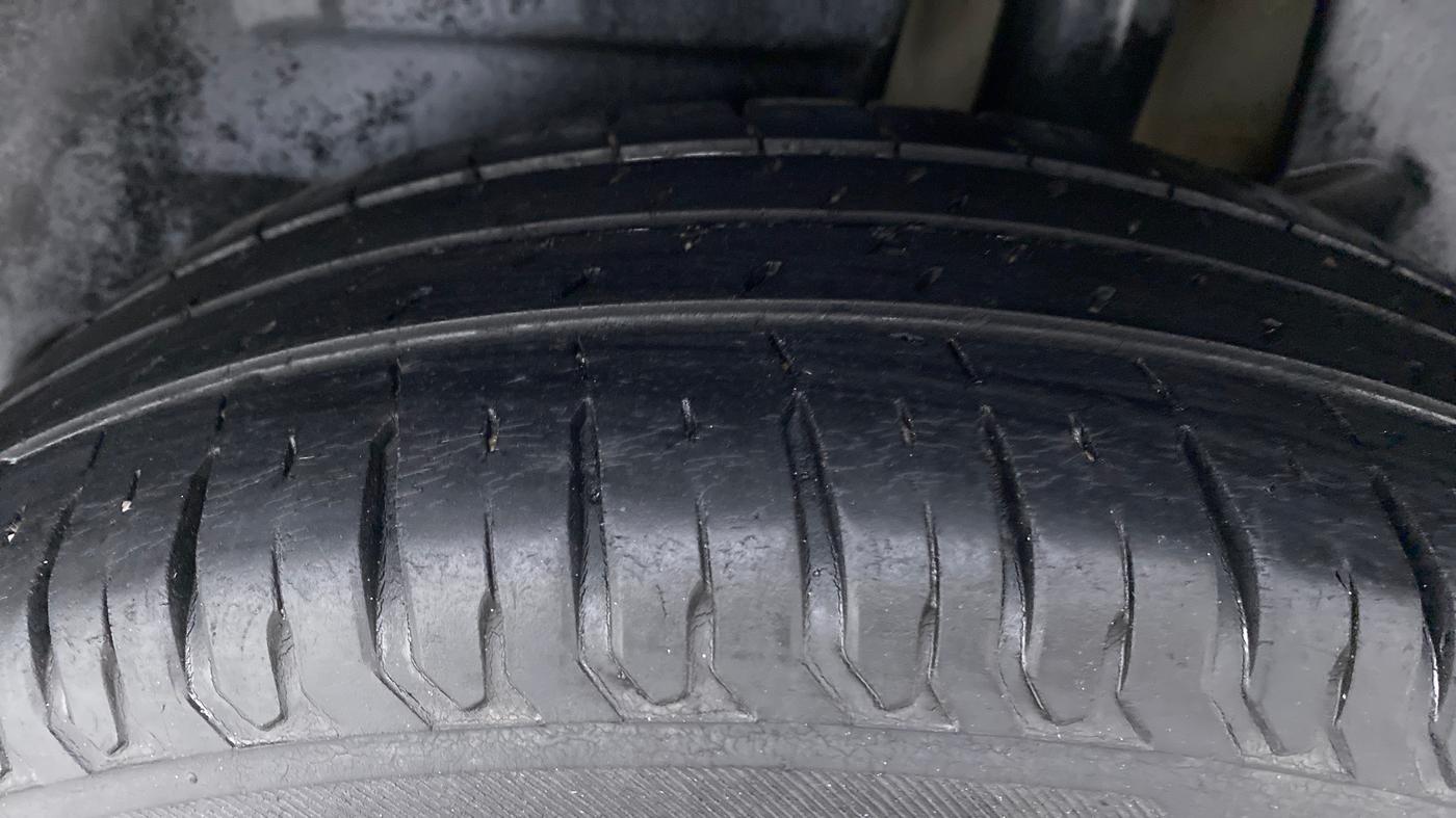 2018 Maruti Dzire ZXI AMT, Petrol, Automatic, 52,045 km, Left Rear Tyre Tread