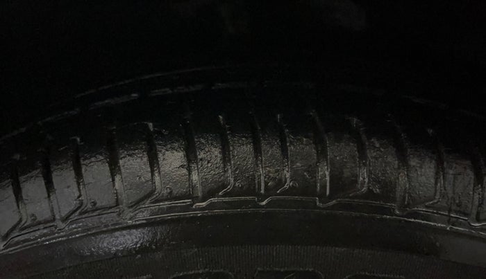 2014 Hyundai i10 MAGNA 1.1, Petrol, Manual, 23,765 km, Left Front Tyre Tread