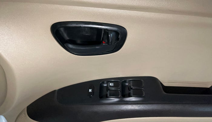 2014 Hyundai i10 MAGNA 1.1, Petrol, Manual, 23,765 km, Driver Side Door Panels Control