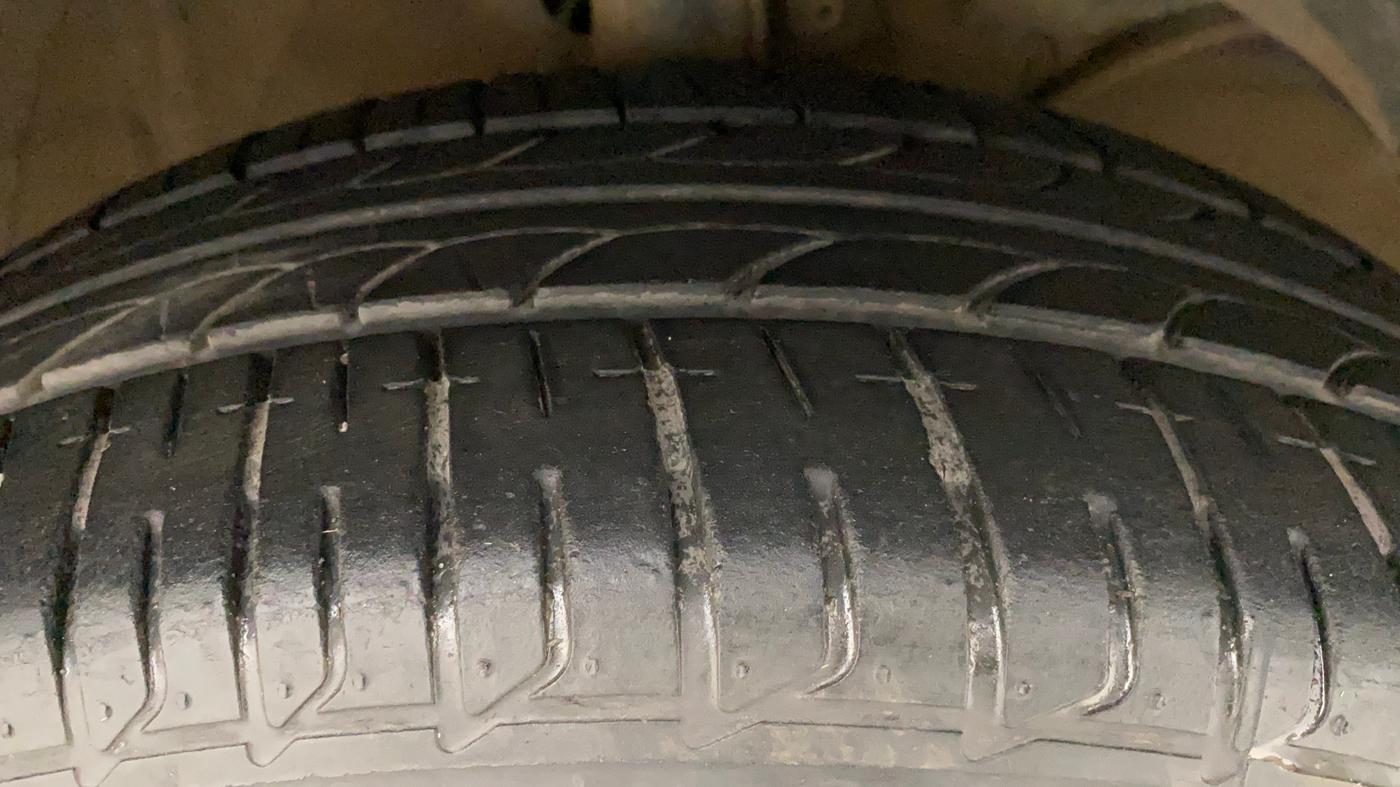 2017 Maruti Baleno ZETA PETROL 1.2, Petrol, Manual, 70,675 km, Right Front Tyre Tread
