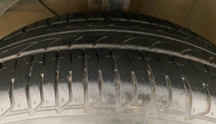 2017 Maruti Baleno ZETA PETROL 1.2, Petrol, Manual, 70,675 km, Left Front Tyre Tread