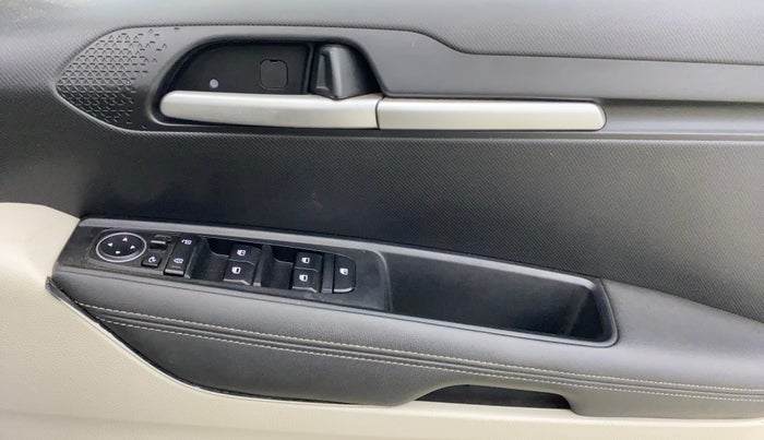 2021 KIA SONET HTX 1.0 IMT, Petrol, Manual, 39,156 km, Driver Side Door Panels Control