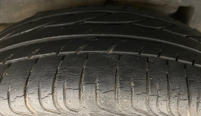2012 Toyota Corolla Altis J, Petrol, Manual, 75,498 km, Right Rear Tyre Tread