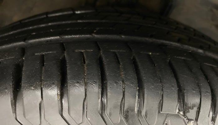 2012 Toyota Corolla Altis J, Petrol, Manual, 75,498 km, Right Front Tyre Tread