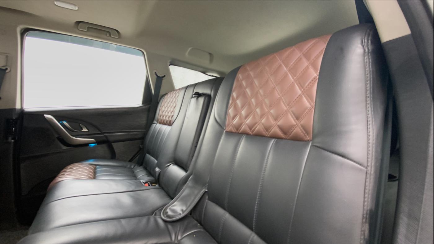 2019 Mahindra XUV500 W9, Diesel, Manual, 25,269 km, Right Side Rear Door Cabin